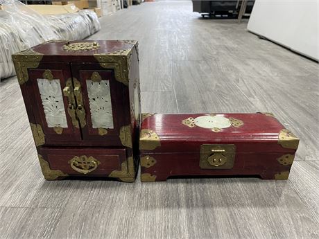 2 VINTAGE JEWEL BOXES INCL: WOOD, BRASS & CHINESE JADE