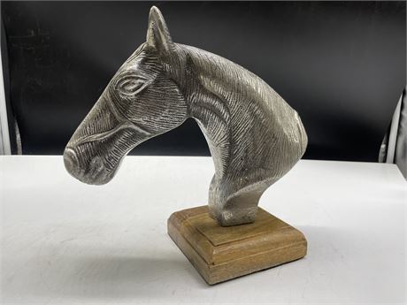CAST METAL HORSE BUST ON STAND