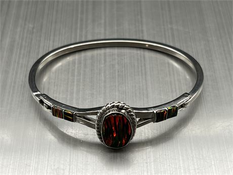 MEXICAN SILVER W/STONES HINGED BANGLE