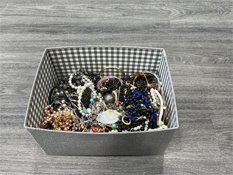 SMALL BOX OF MOSTLY QUALITY COSTUME JEWELRY - SOME STERLING