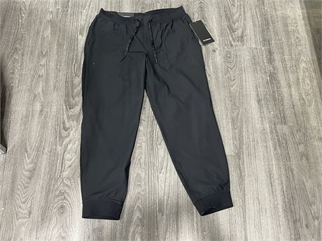 (NEW WITH TAGS) LULULEMON ABC JOGGER *SHORTER SIZE L