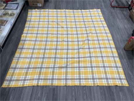 VINTAGE AYERS MADE IN CANADA BLANKET (79”x91”)