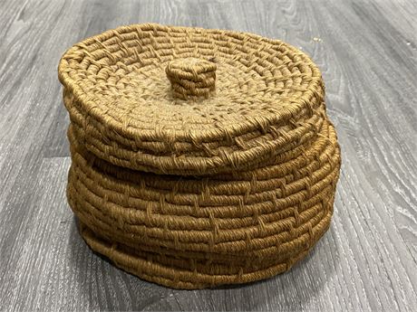 VERY OLD 1ST NATIONS BASKET (9.5”X5”)