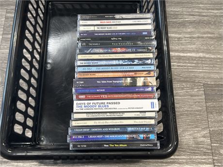 LOT OF MOODY BLUES / YES CDS
