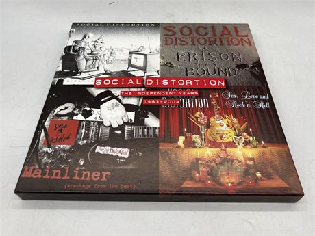 4 RECORD BOX SET SOCIAL DISTORTION - THE INDEPENDENT YEARS - MINT (M)
