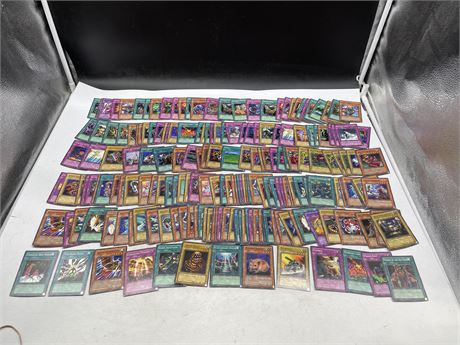 APPROX 200 YU-GI-OH CARDS