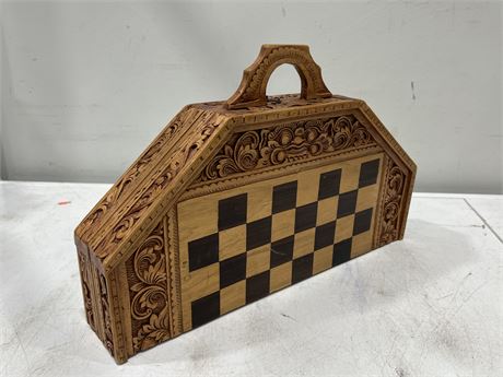 CARVED WOOD CHESS CASE