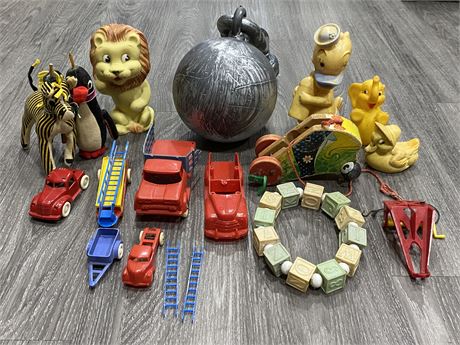 LOT OF 1940’S & 50’S VINTAGE TOYS
