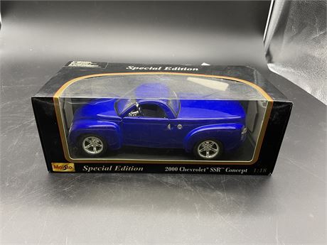 DIE-CAST SPECIAL EDITION MAISTO 2000 CHEVROLET SSR MODEL (LOOSE IN BOX)