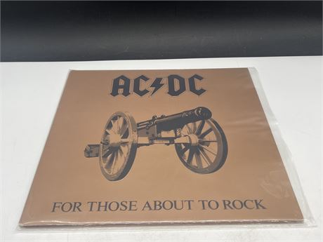 AC/DC - FOR THOSE ABOUT TO ROCK - VG (SLIGHTLY SCRATCHED)