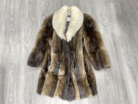 VINTAGE MINT CONDITION EATONS MINK COAT WITH FOX COLLAR