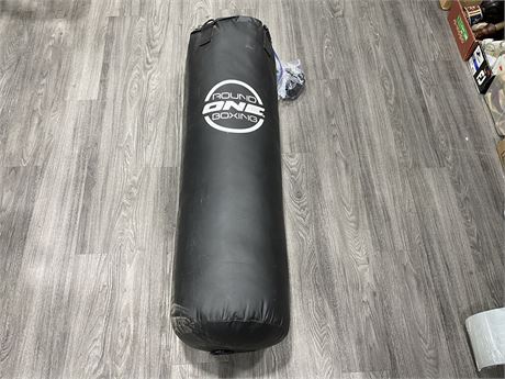 ROUND ONE BOXING HEAVY DUTY BAG W/HARDWARE (4FT)