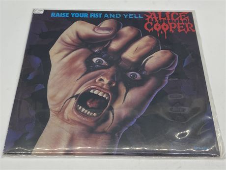 ALICE COOPER - RAISE YOUR FIST AND YELL W/OG POSTER - NEAR MINT (NM)