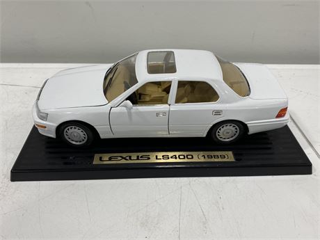 1:18 DIE CAST LEXUS LS400 1989 CAR
