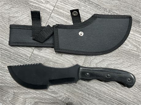 NEW STAINLESS STEEL KNIFE W/SHEATH (11”)