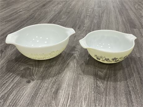 2 VINTAGE PYREX BOWLS (Made in USA)