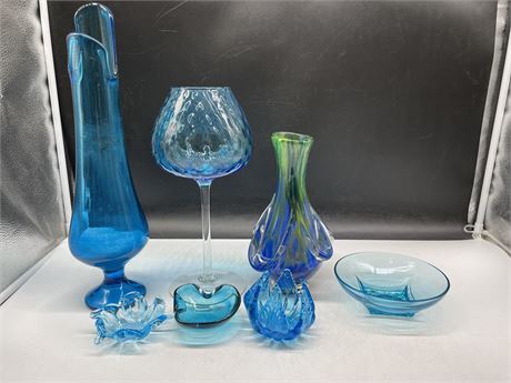 7 VINTAGE BLUE ART GLASS PIECES