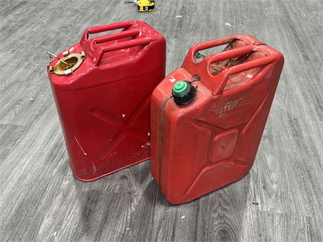 2 METAL 20L GAS CANS