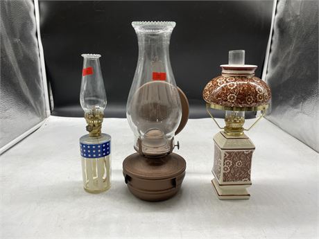 VINTAGE CERAMIC & STARS/STRIPES OIL LAMPS & COPPER WALL HUNG OIL LAMP