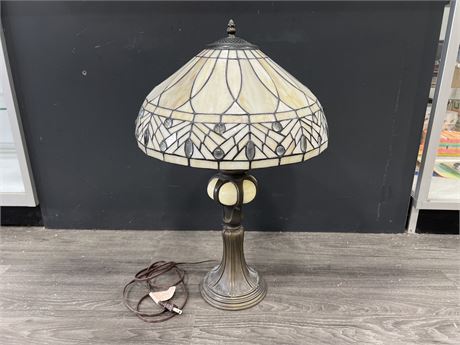 BEAUTIFUL TIFFANY STYLE LAMP - 25” TALL