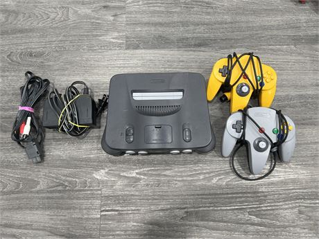 N64 CONSOLE W/ 2 CONTROLLERS & CORDS - POWERS UP