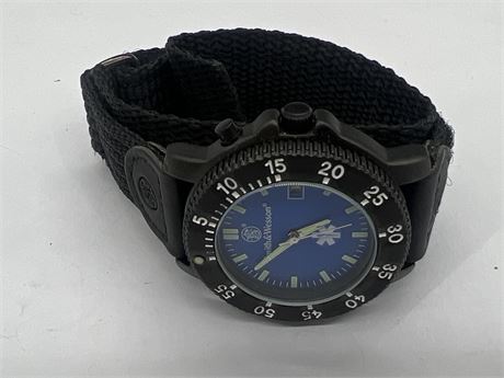 SMITH & WESSON DIVERS WATCH - LIKE NEW