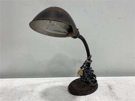 VINTAGE GOOSENECK TABLE LAMP W/CAST IRON BASE - WORKING (17”)