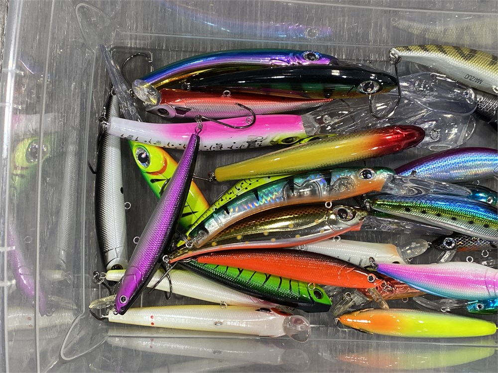 Urban Auctions - NEW QUALITY LARGE FISHING LURES