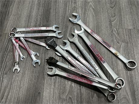 LOT OF ASSORTED WRENCHES