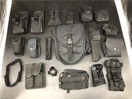 POLICE ACCESSORIES LOT (HANDCUFF POUCHES, RADIO POUCHES, BELT, ECT..)