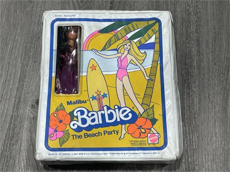 1979 MALIBU BARBIE THE BEACH PARTY DOLLCASE + MORE