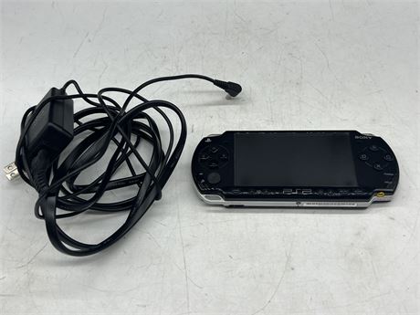 PSP SLIM2001 W/CHARGER - HAS BATTERY ISSUE DOESN'T TURN ON AS IS