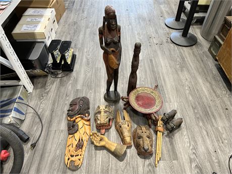 LOT OF WOOD CARVINGS / DECOR