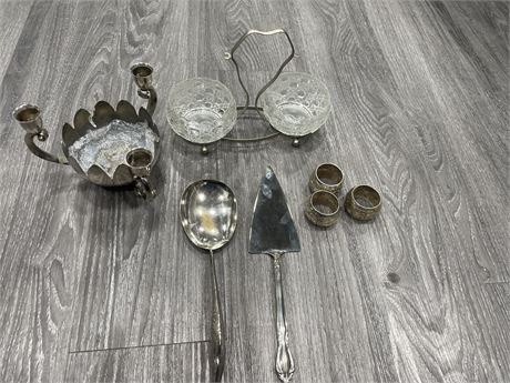 LARGE LOT OF LINED SILVER ITEMS INCLUDING NAPKIN RINGS, SERVING SET, ETC