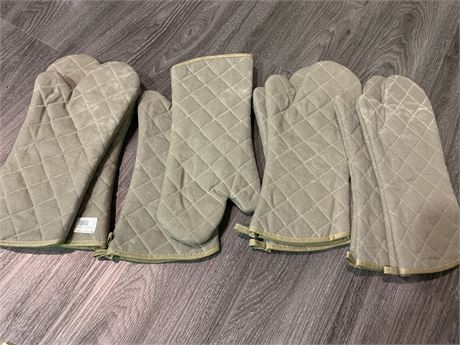 4 SETS OF OVEN MITTS