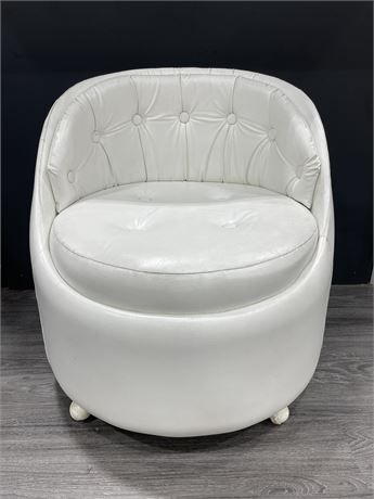 WHITE VINTAGE LOUNGE CHAIR (27” TALL)