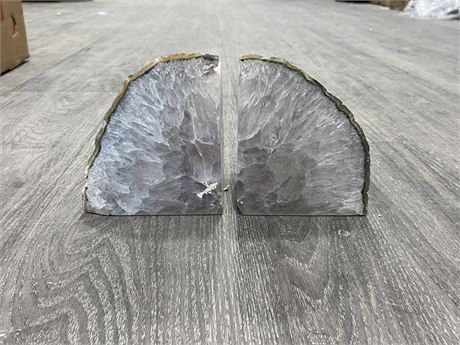 PAIR OF LARGE HEAVY AGATE BOOKENDS - 5” TALL