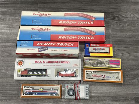 VINTAGE OLD NEW STOCK TRAIN SET LOT W/READY TRACK MOUNTED
