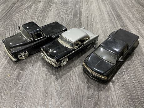 (3) 1:24 SCALE DIE CAST CARS