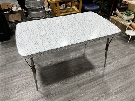 MID CENTURY PATTERNED KITCHEN TABLE W/LEAF - GREAT CONDITION (53” wide)