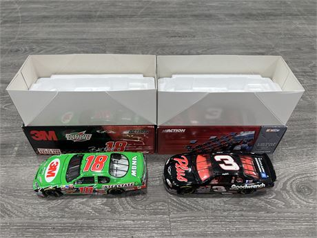 2 OLD STOCK 1/24 SCALE DIE CAST RACE CARS