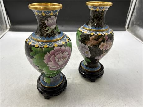 2 VINTAGE CHINESE CLOSIONNE VASES ON STAND (10” TALL)
