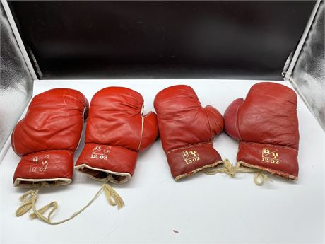 2 PAIRS OF VINTAGE BOXING GLOVES