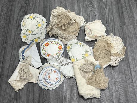 LOT OF VINTAGE EMBROIDERY & DOILIES