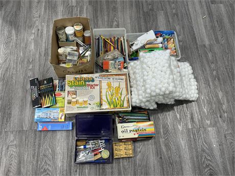LARGE LOT OF ARTS & CRAFTS SUPPLIES