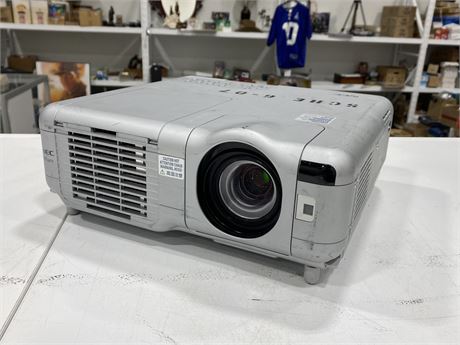 NEC MODEL MT1075 LCD PROJECTOR UNTESTED AS IS