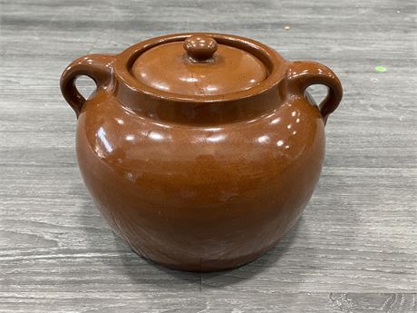 VINTAGE CLAY BEAN POT W/LID MARKED #4 (8”X10”)