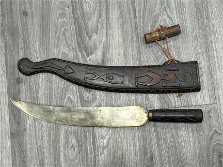 MACHETE W/AFRICAN STYLE WOOD CARVED HANDLE & SHEATH - 2 FT
