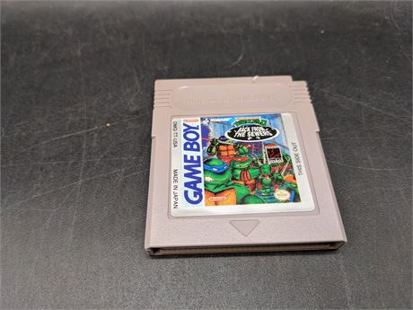 TURTLES 2 BACK FROM THE SEWERS - VERY GOOD CONDITION - GAMEBOY