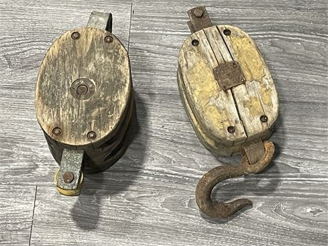 2 LARGE EARLY BLOCK & TACKLE (LARGEST 17”)